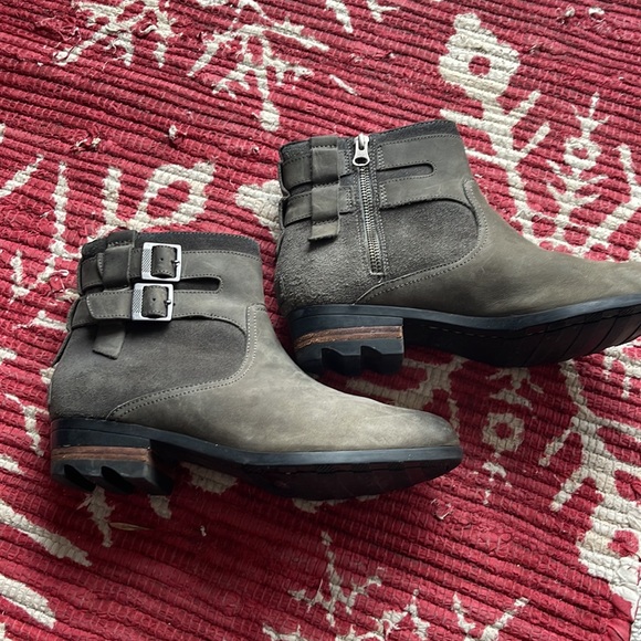 Gray Sorel booties - Picture 2 of 8